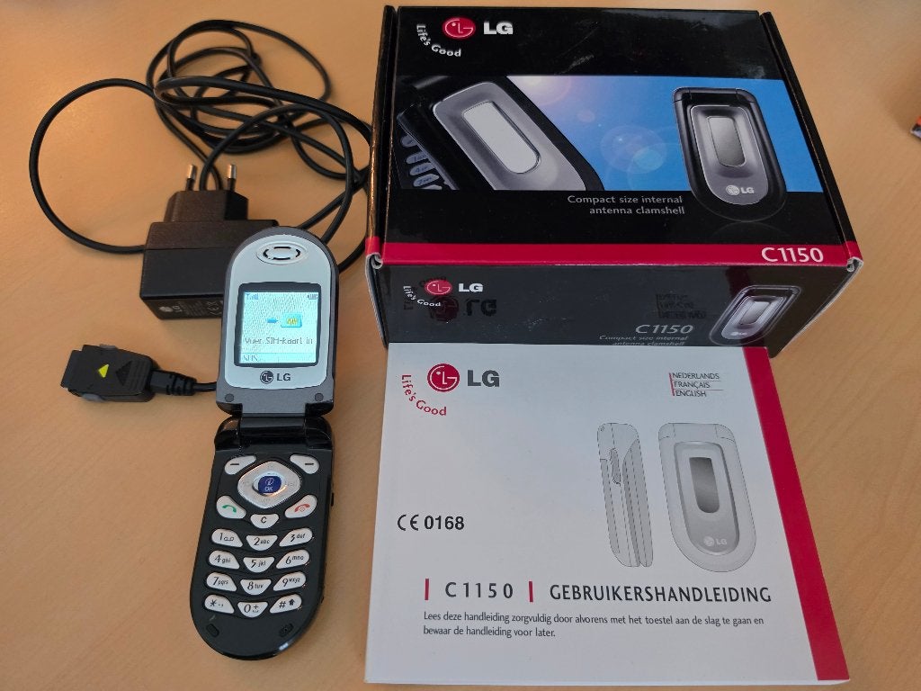 LG C1150 gsm klaptelefoon 2005, Gebruikt, Zwart, Fysiek toetsenbord, Inklapmodel