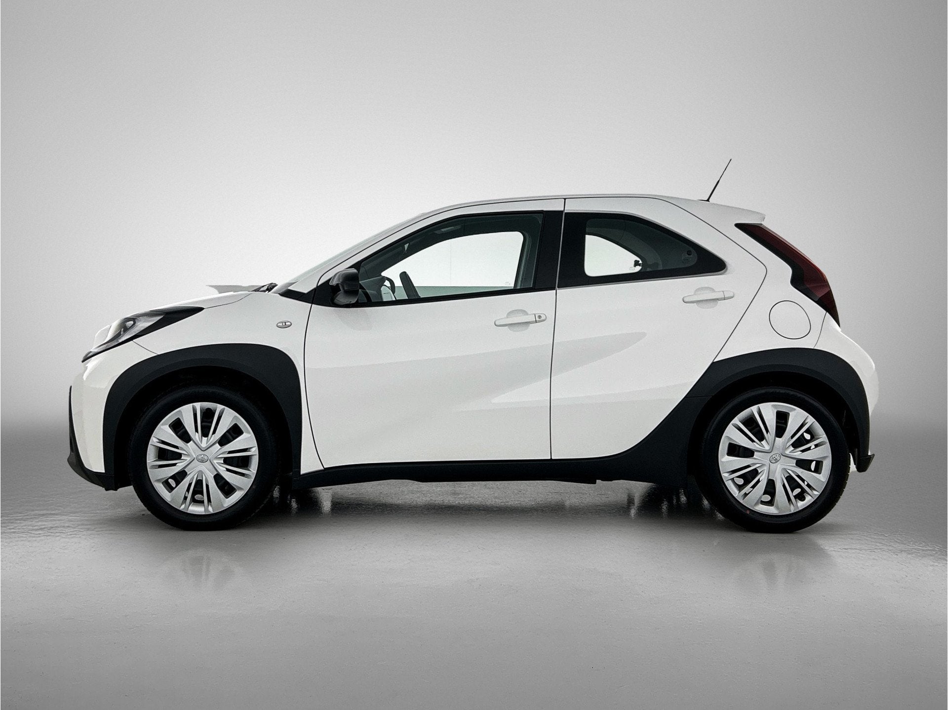 Toyota Aygo X 1.0 VVT-i MT Play (bj 2024), Auto's, 12 maanden, Stof, Gebruikt, 920 kg