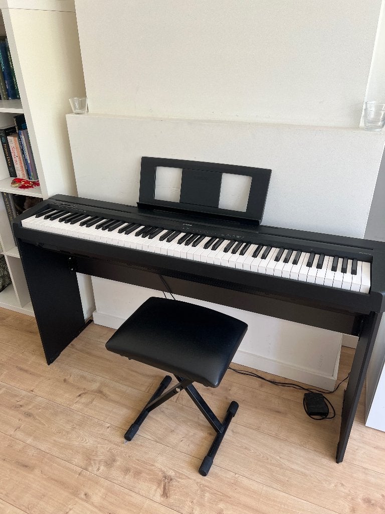 Yamaha Piano P-45 met pedal, kruk en headphones, Ophalen, Zwart, Digitaal, Zo goed als nieuw