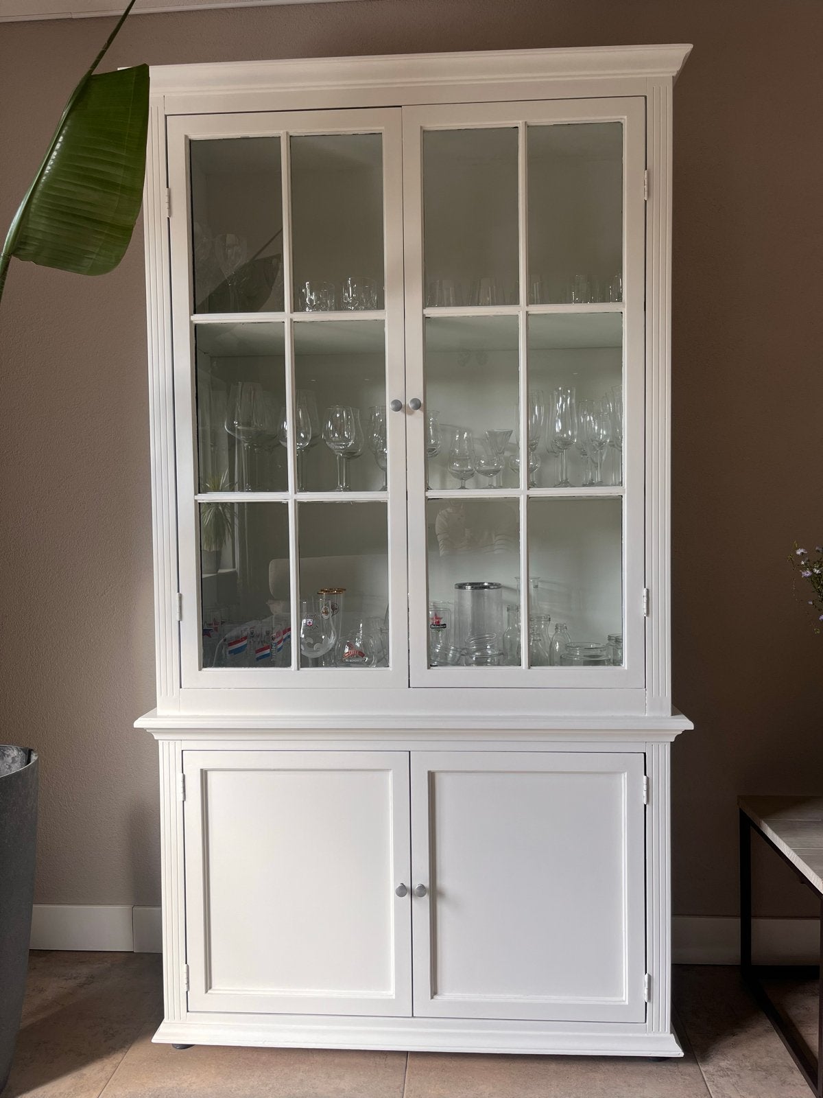 Witte vitrinekast met opbergruimte, Ophalen, Gebruikt, 100 tot 150 cm, 200 cm of meer
