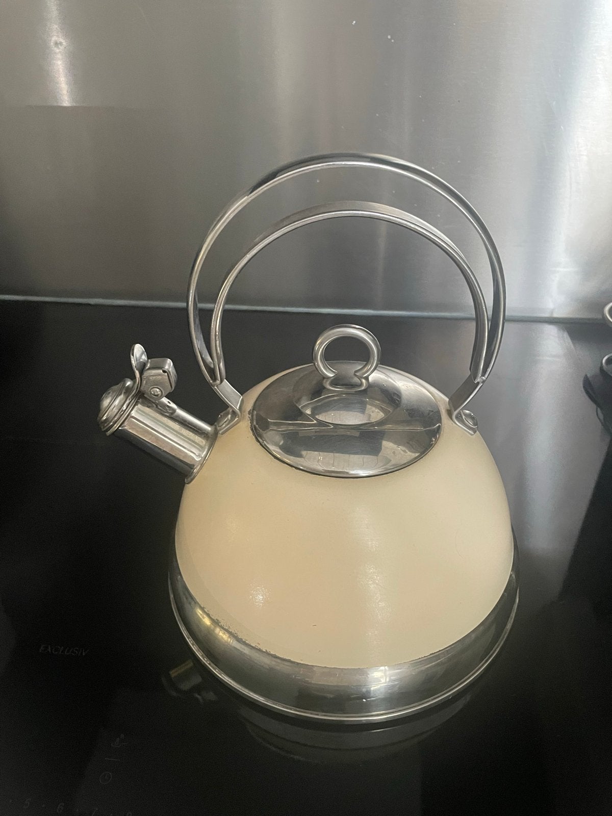 Crèmekleurige Wesco fluitketel - Zo goed als nieuw, Ophalen of Verzenden, Zo goed als nieuw, Metaal, Beige