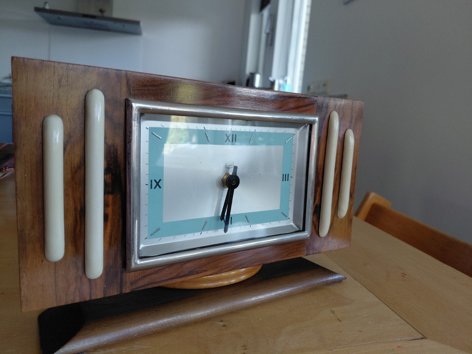 OUDE 1940/1950 WEKKER TYPISCHE RETRO STIJL .
DE KLOK IS OMGE, Antiek en Kunst, Ophalen of Verzenden