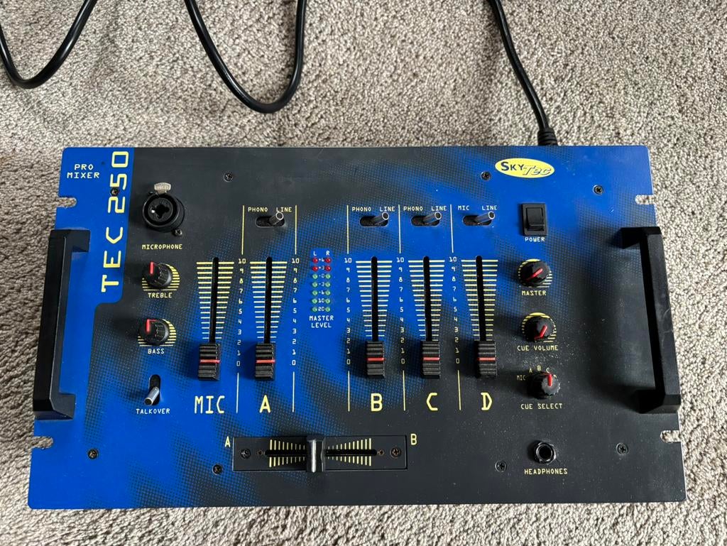 Skytec mengpaneel Tec250 (zeer goede staat!), Muziek en Instrumenten, Mengpanelen, Ophalen of Verzenden, Zo goed als nieuw, 5 tot 10 kanalen