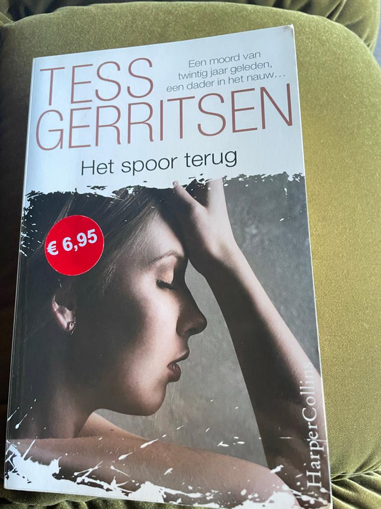 Boeken: Tess Gerritsen - Het spoor terug & Nora Roberts, Boeken, Ophalen of Verzenden, Zo goed als nieuw, Nederland