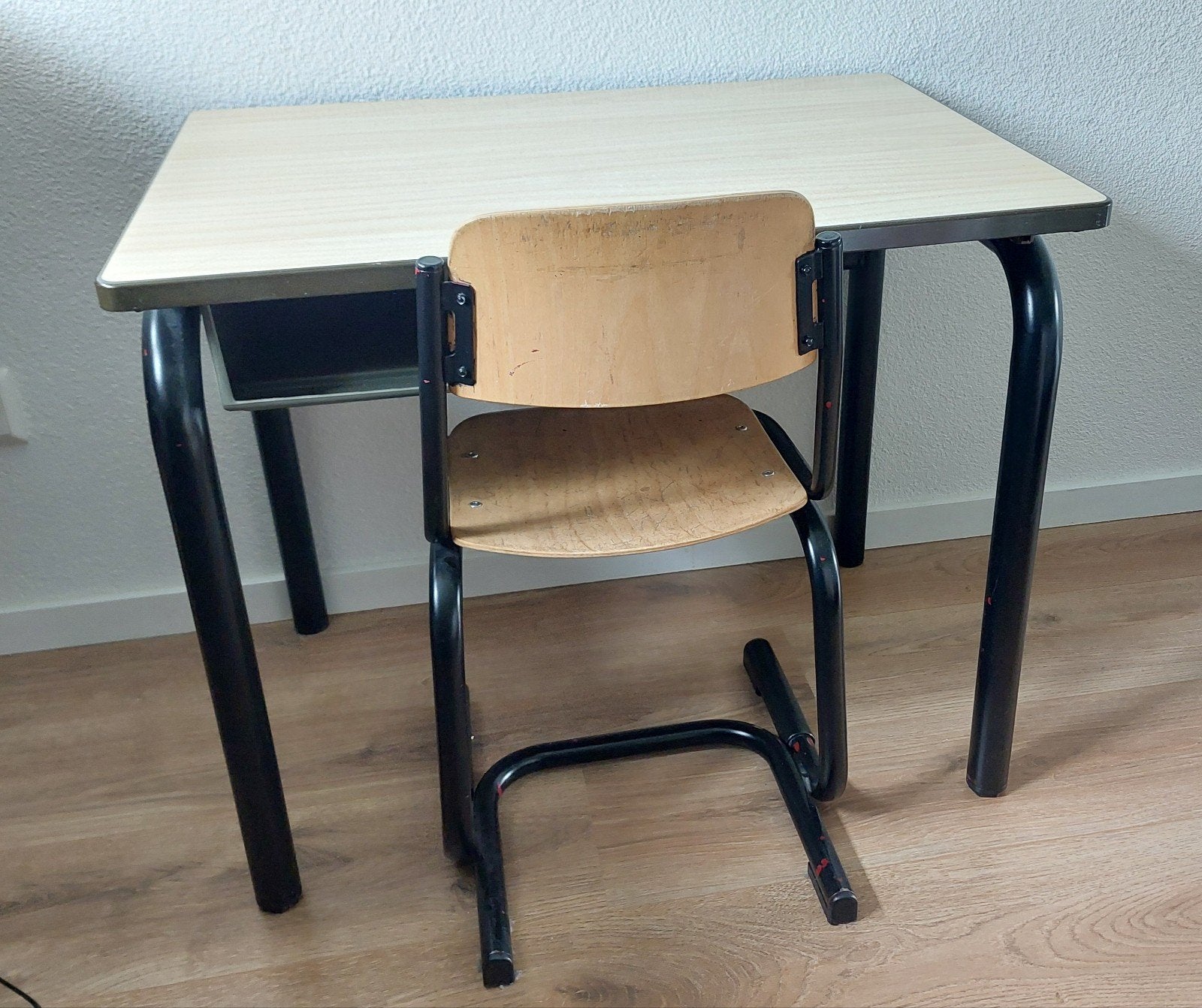 kleuterbureau en stoel - origineel schoolmeubilair, Ophalen, Gebruikt, Tafel(s) en Stoel(en)