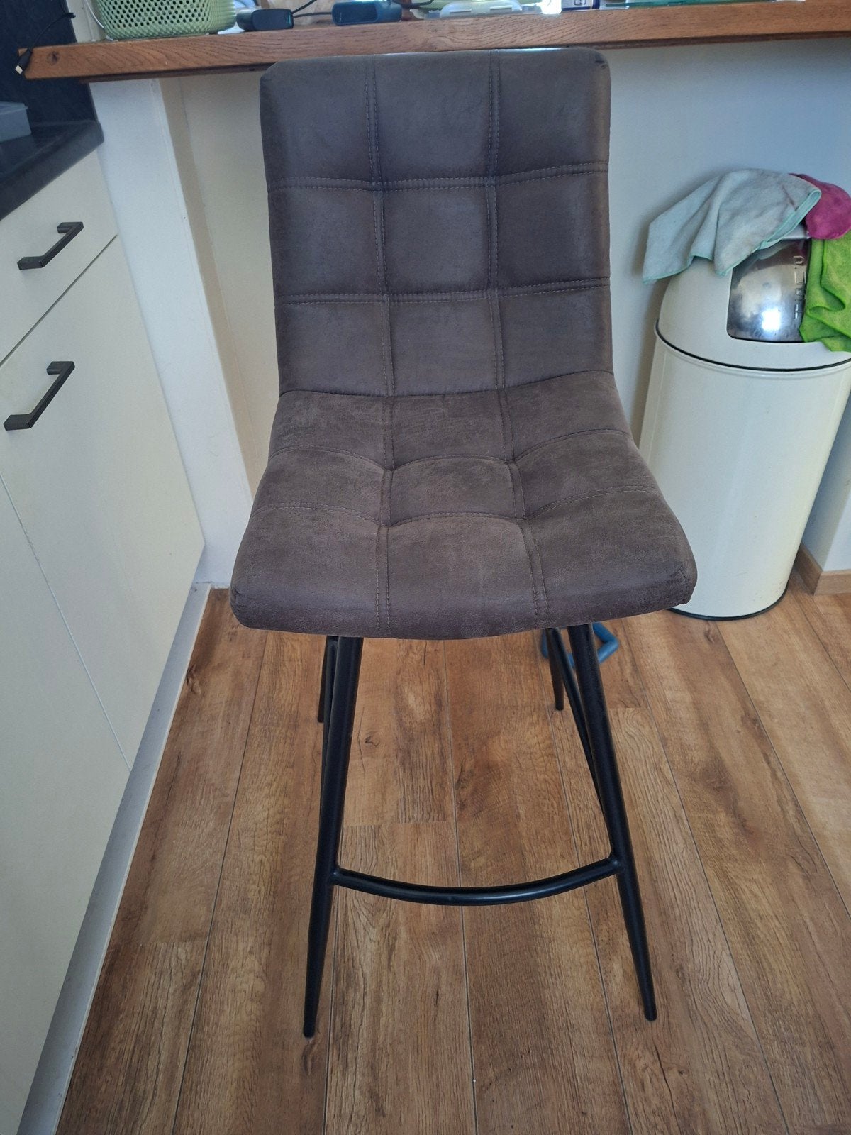 2 moderne barkrukken met rugleuning, Huis en Inrichting, Barkrukken, Ophalen, Gebruikt, Metaal, 90 cm of meer