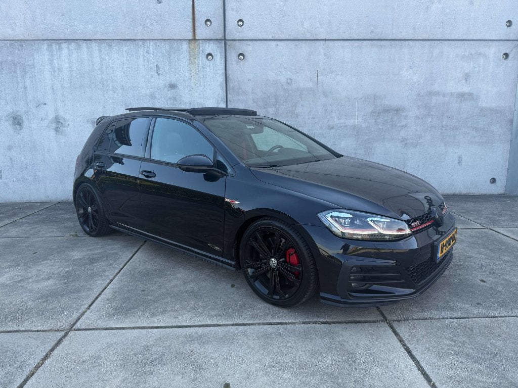 Volkswagen Golf 7.5 GTI Performance Pano,Sport uitlaat, full, 1345 kg, Zwart, 4 cilinders, Zwart