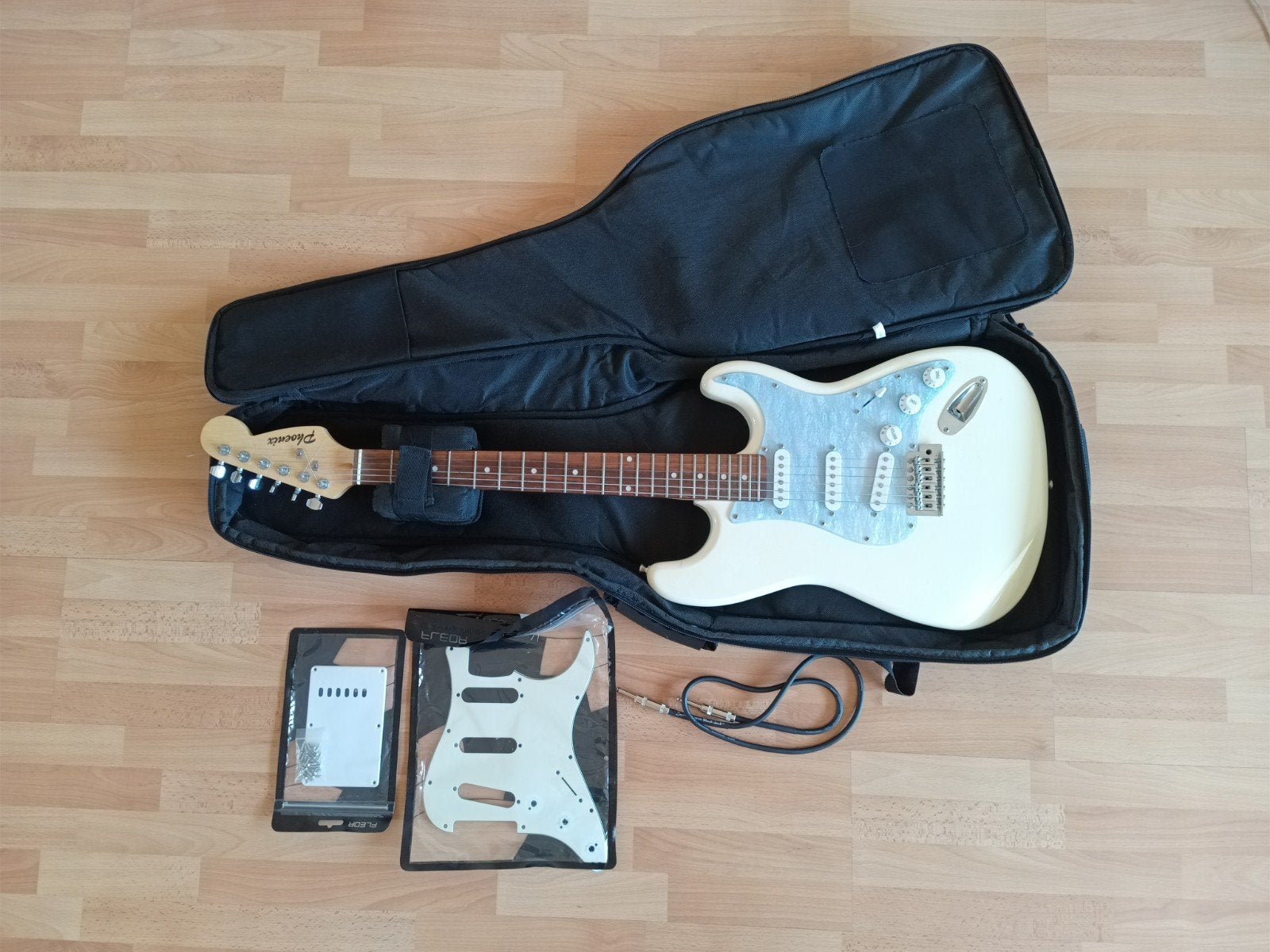 Phoenix elektrische gitaar - 8 jaar oud, lichte fretbuzz, Ophalen, Gebruikt, Solid body, Overige merken