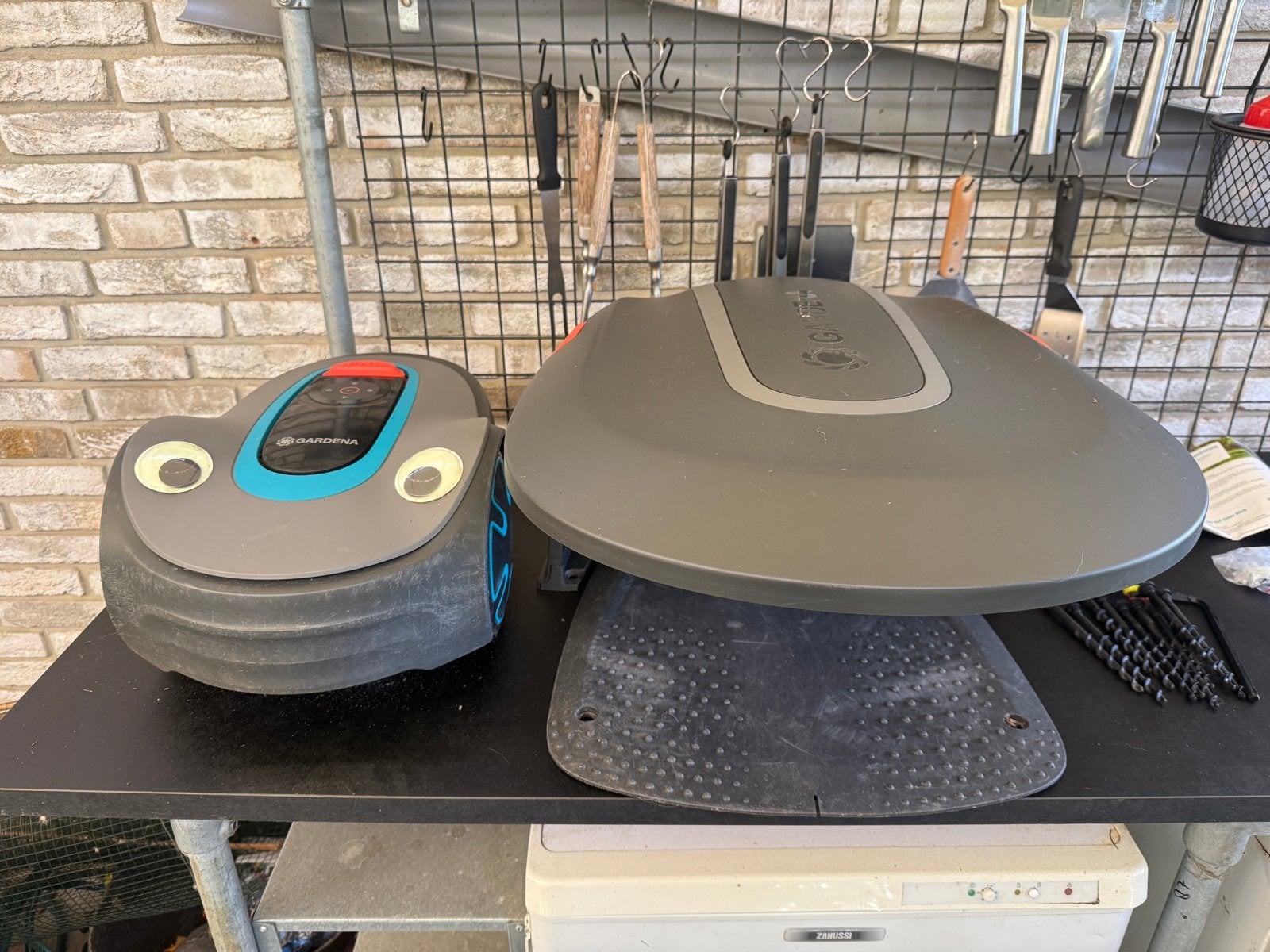 Gardena Silena robot grasmaaier compleet, Ophalen, Cirkelmaaier, Gebruikt, Accu-grasmaaier