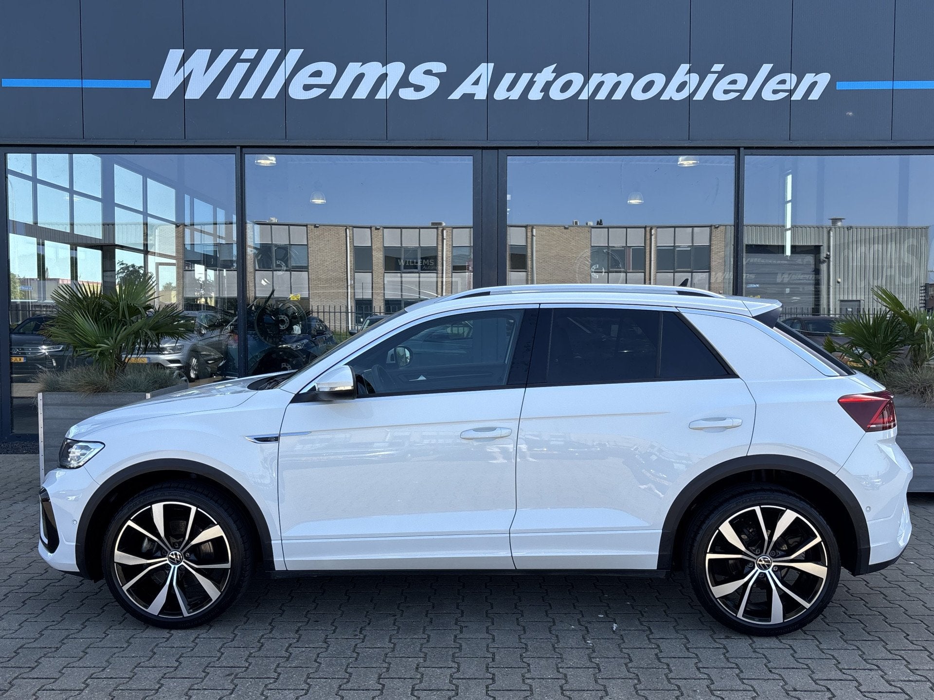 Volkswagen T-Roc 1.5 TSI R-Line Business+ Facelift Model Sto, 4 cilinders, Wit, 1253 kg, Bedrijf