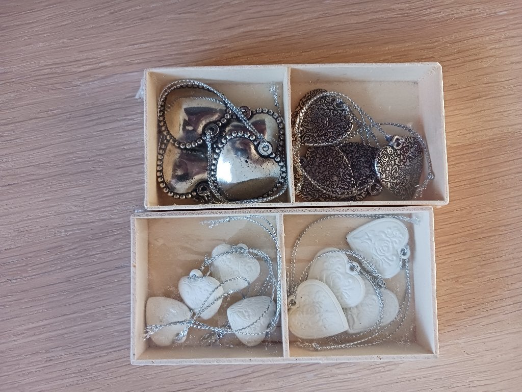 2 bakjes met 4 verschillende hartjes, Ophalen of Verzenden, Nieuw