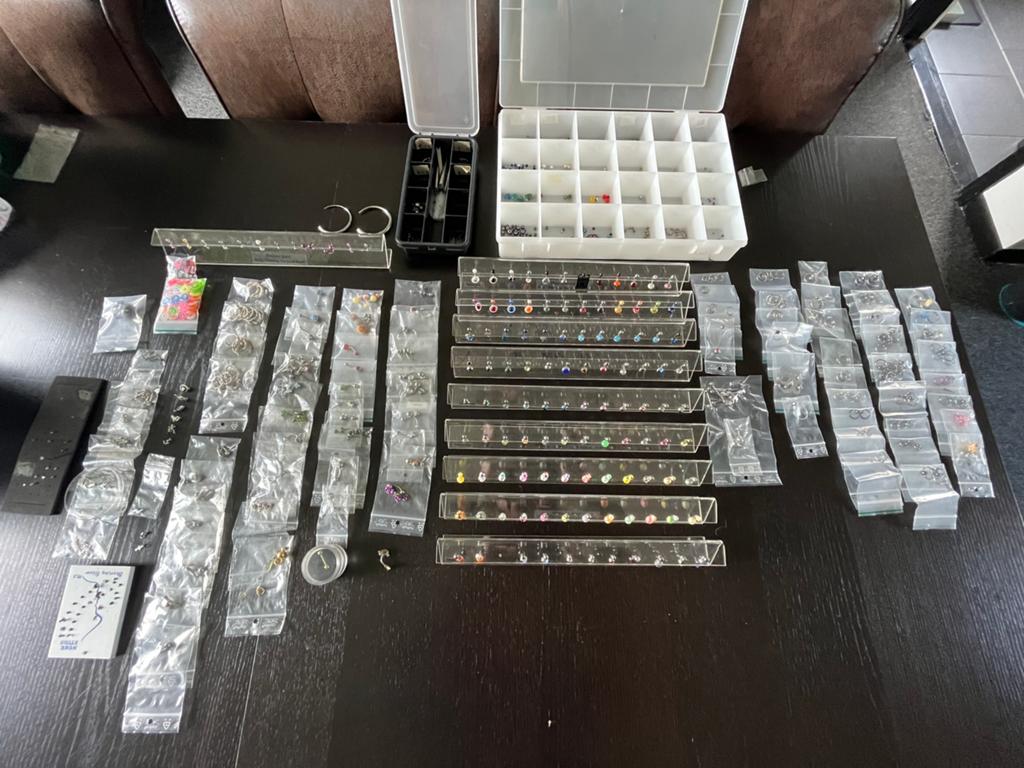 Piercings Diversen  +/- 430 stuks, Ophalen of Verzenden, Nieuw, Staal