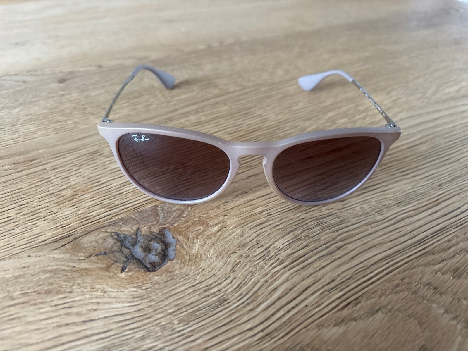 Ray-Ban zonnebril type Erika, Sieraden, Tassen en Uiterlijk, Ophalen, Zonnebril, Beige, Zo goed als nieuw