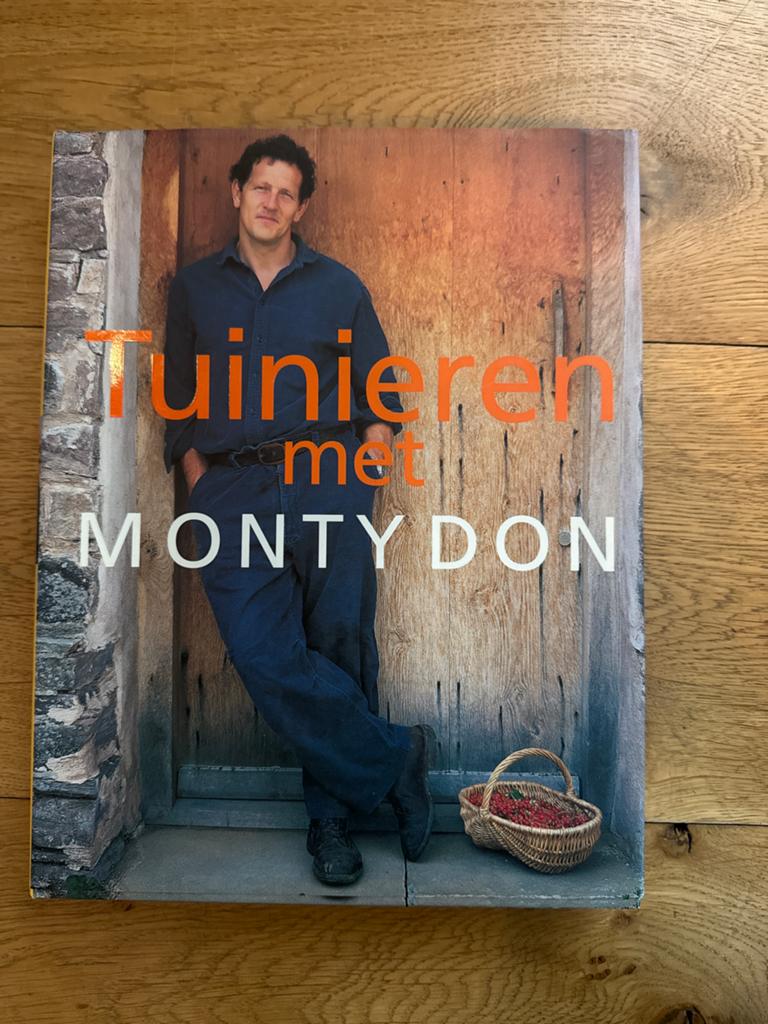 Tuinieren met Monty Don - Inspirerend Tuinboek, Ophalen of Verzenden, Zo goed als nieuw, Tuinieren en Tuinplanten