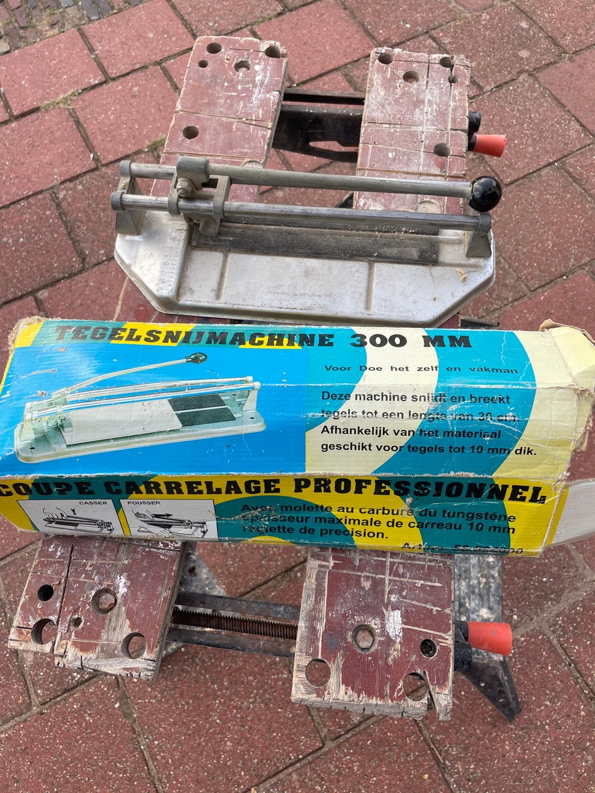 Tegelsnijmachine 300 mm -bijna gratis 5 euro, Ophalen of Verzenden, Gebruikt