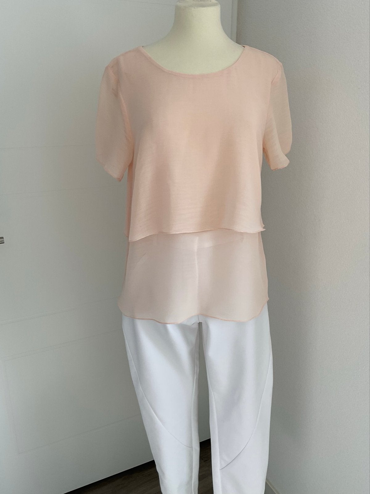 Mooie zalmkleurige top met korte mouwen en ronde hals, Kleding | Dames, Verzenden, Zo goed als nieuw, Korte mouw, Roze
