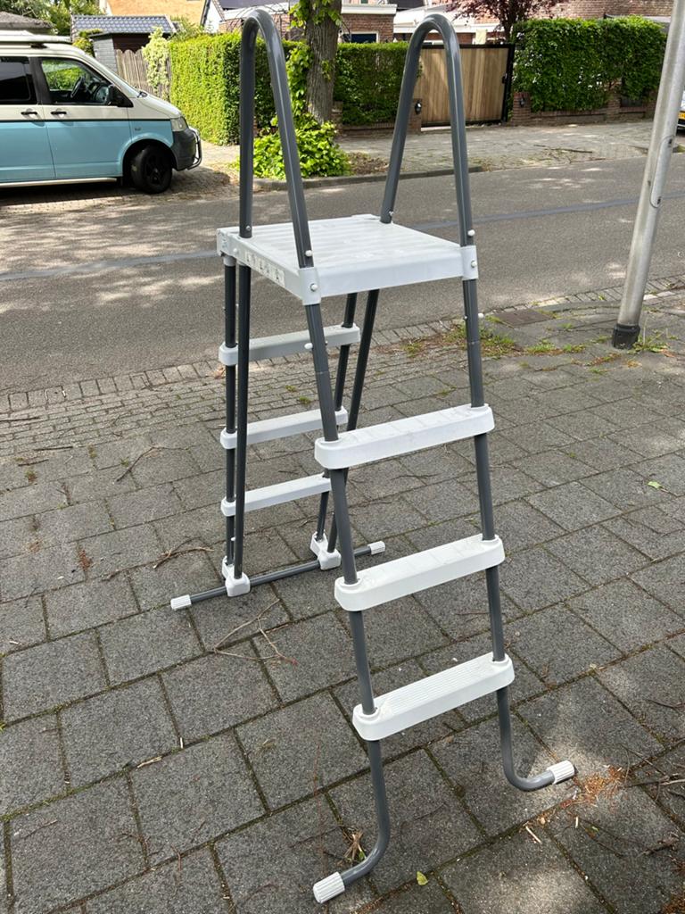 Intex zwembad trap - Geschikt voor zwembaden tot 122cm, Tuin en Terras, Zwembad-toebehoren, Ophalen, Gebruikt, Ladder