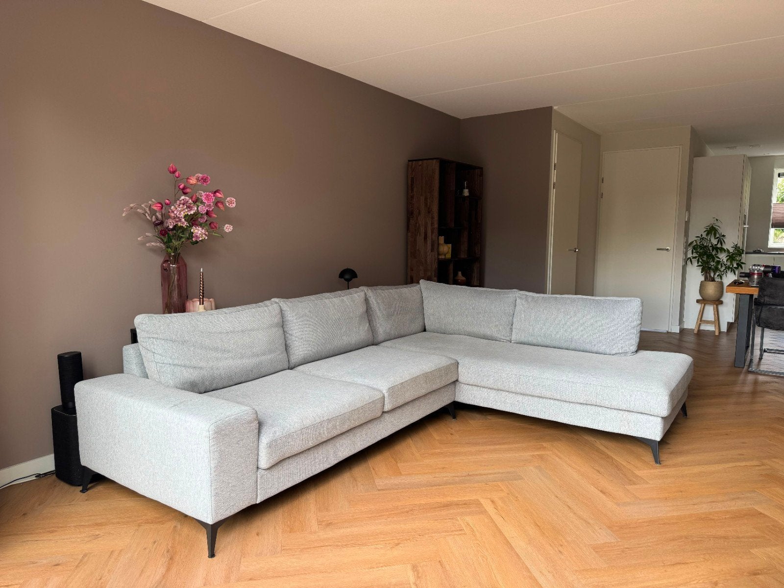 Comfortabele en ruime grijze hoekbank, Ophalen, Overige materialen, Gebruikt, 100 tot 125 cm