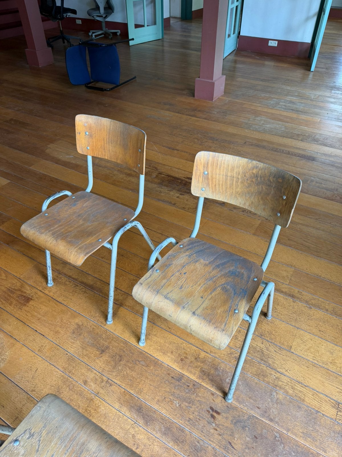 vintage schoolstoeltjes, Huis en Inrichting, Ophalen of Verzenden, Zo goed als nieuw, Eén