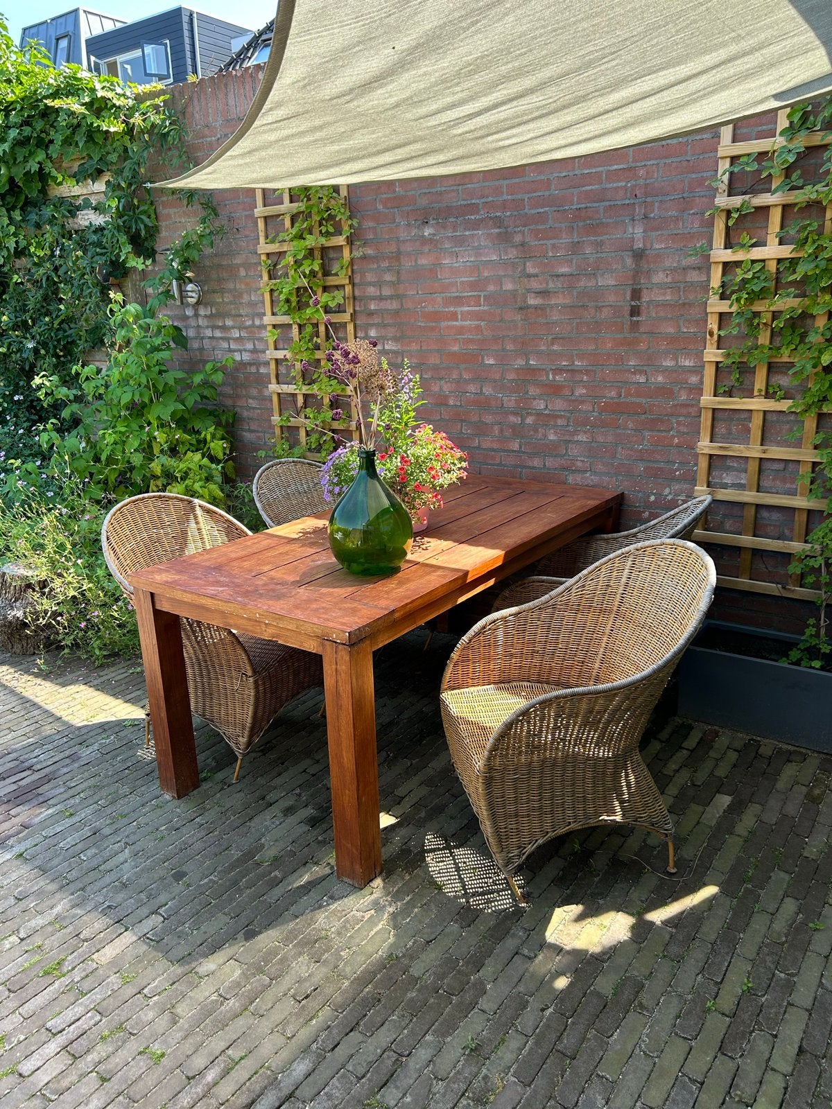 Houten tuintafel met 4 rieten stoelen, Ophalen, Gebruikt, Rechthoekig, Hout