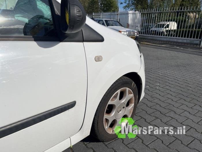 Scherm rechts-voor van een Renault Twingo, Gebruikt, -, Renault, -