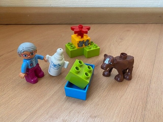 Duplo, oma geeft kalfje (dier) de fles, set 10521 compleet, Kinderen en Baby's, Speelgoed | Duplo en Lego, Gebruikt, Ophalen of Verzenden