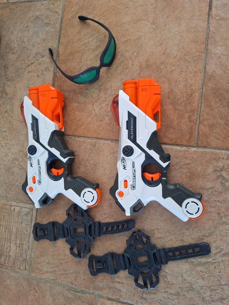 Nerf laser pistolen met 1 bril, Kinderen en Baby's, Speelgoed | Buiten | Actiespeelgoed, Ophalen of Verzenden, Gebruikt