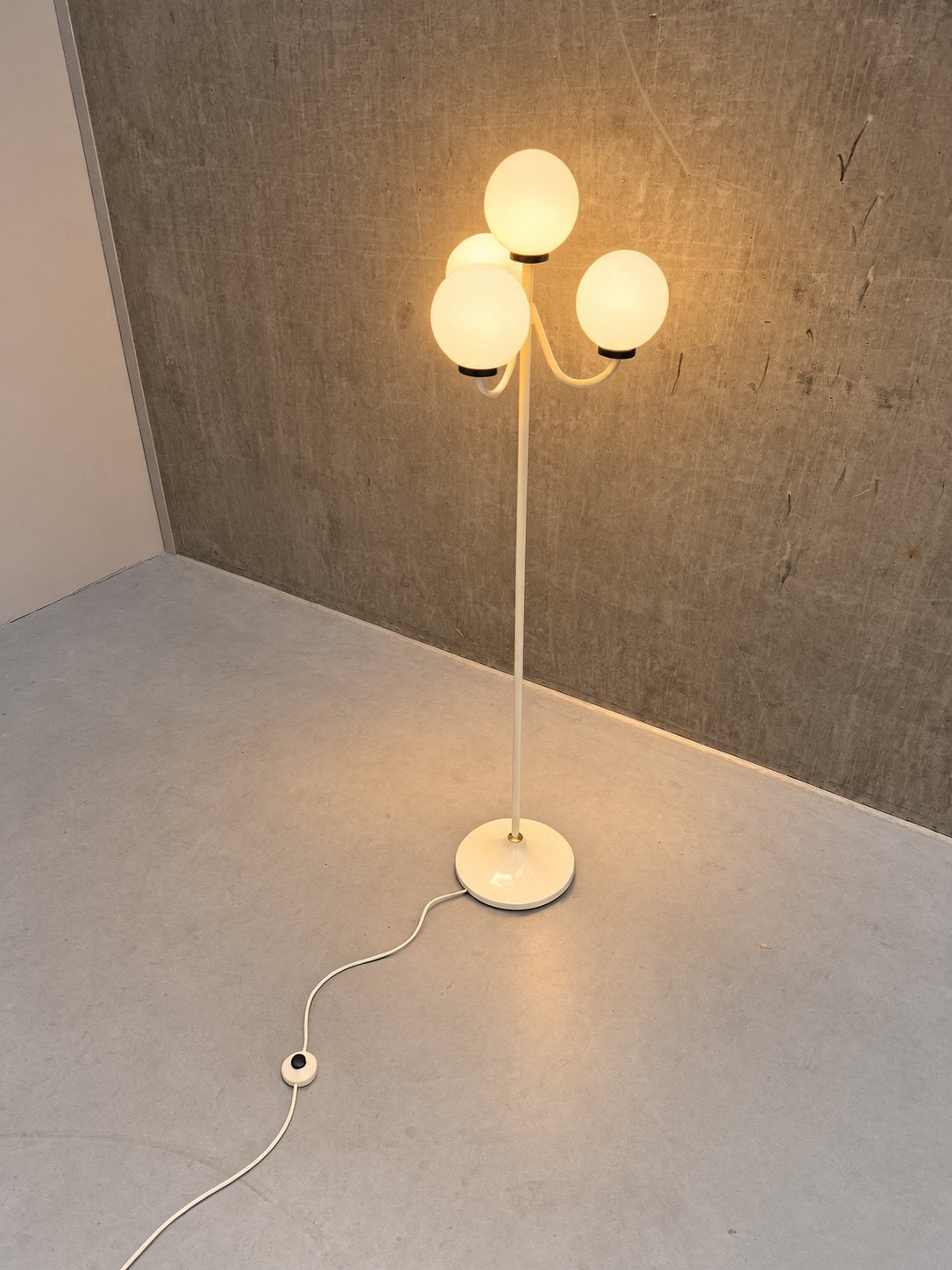 Vintage Witte Space Age Vloerlamp met 4 Bollen, Gebruikt, 100 tot 150 cm, E14 (klein), Ophalen of Verzenden