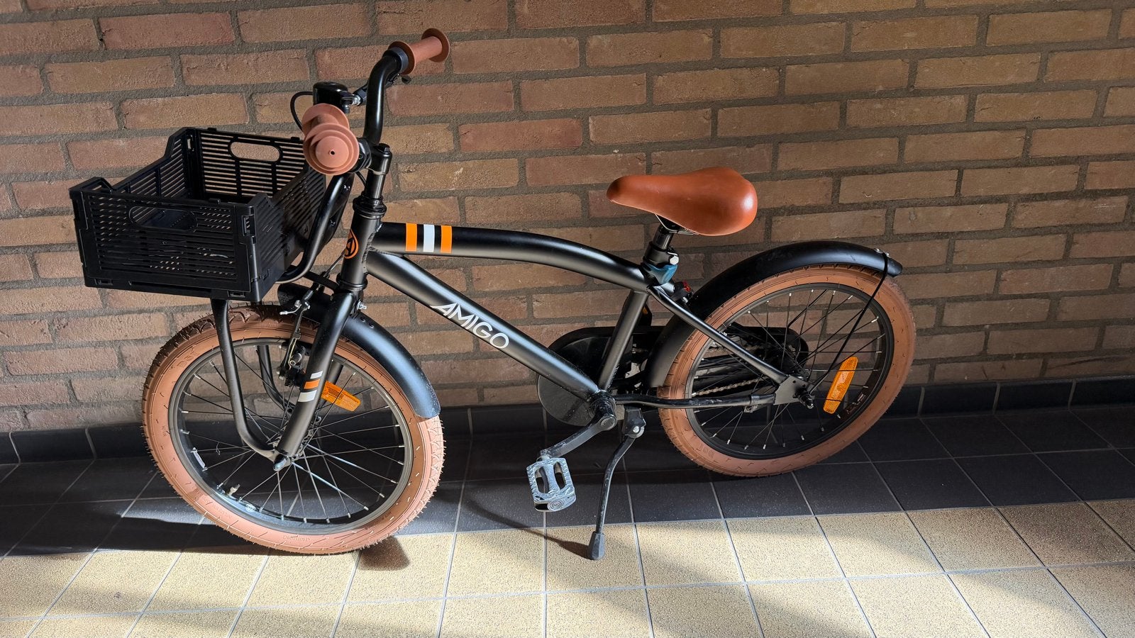 Amigo Kinderfiets 18 inch met mandje - Zo goed als nieuw, Ophalen, Zo goed als nieuw, Terugtraprem, 16 tot 20 inch