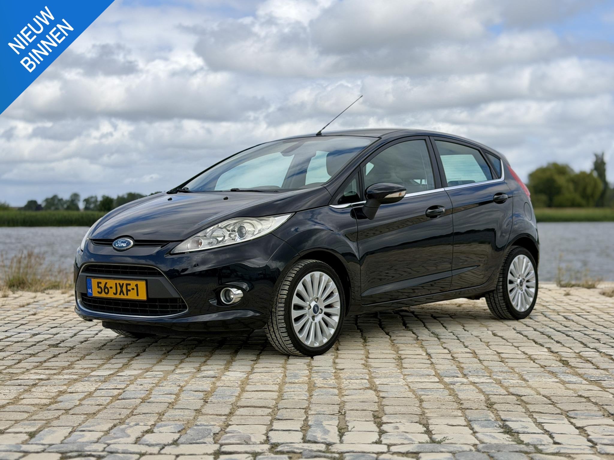 Ford Fiesta 1.25 Titanium|Trekhaak|Cruise|PDC|Airco, Auto's, Voorwielaandrijving, Stof, 82 pk, Zwart
