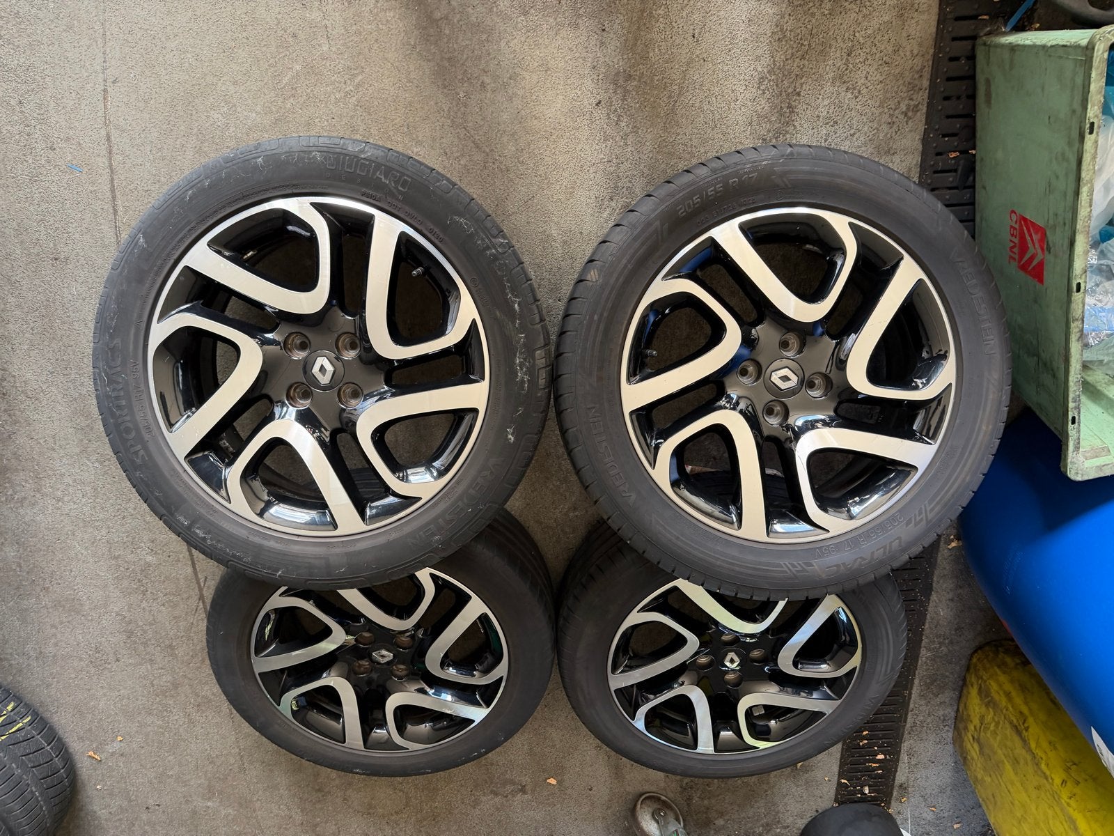 Renault Captur 17 inch velgenset met zomerbanden 4x100, Auto-onderdelen, Gebruikt, Banden en Velgen, 17 inch, Personenwagen