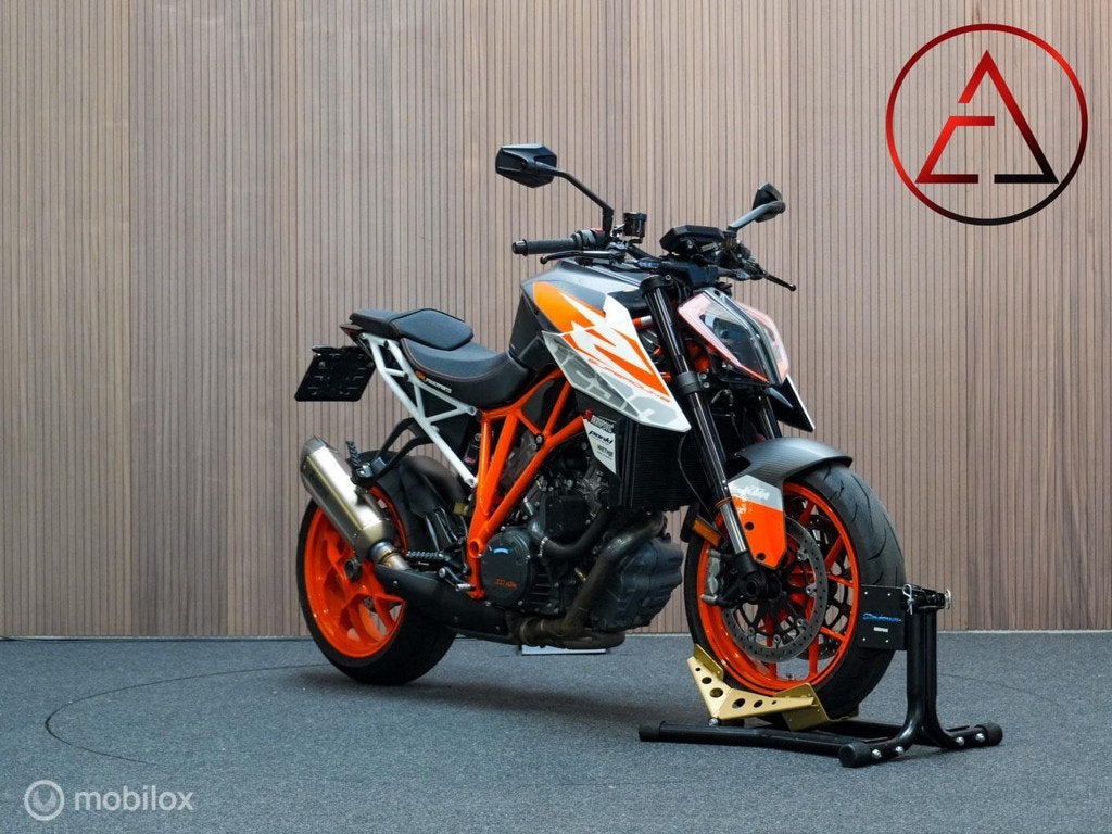 KTM 1290 Superduke R 2019 - Akrapovic - 19.410 km, Motoren, Traction Control, KTM, Christiaan hugensweg 32d, Bedrijf