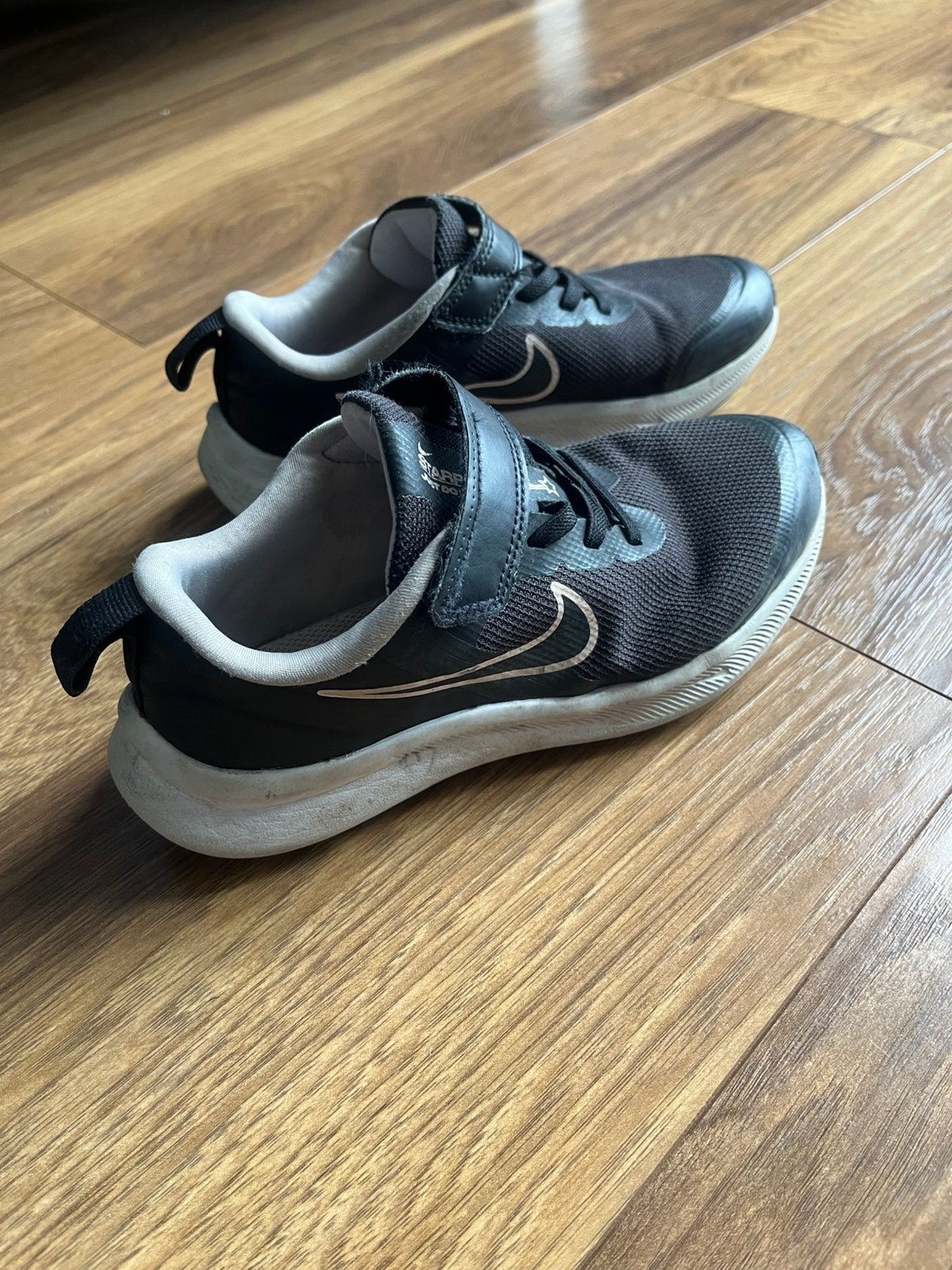 Gratis (meisjes) nike sportschoenen maat 31 gebruikte staat, Ophalen, Gebruikt, Meisje, Sportschoenen