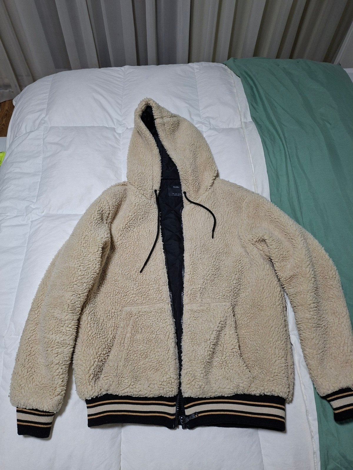 Bershka teddy jas met capuchon - Maat L, Maat 52/54 (L), Beige, Ophalen of Verzenden, Zo goed als nieuw