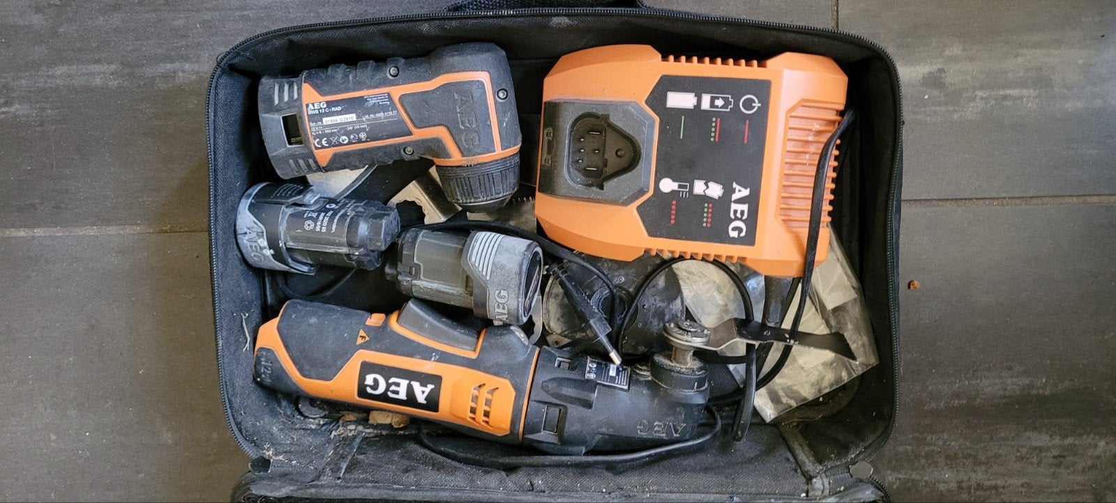 AEG Multitool set met lader en accessoires, Ophalen of Verzenden, Gebruikt, Multitool, Overige merken