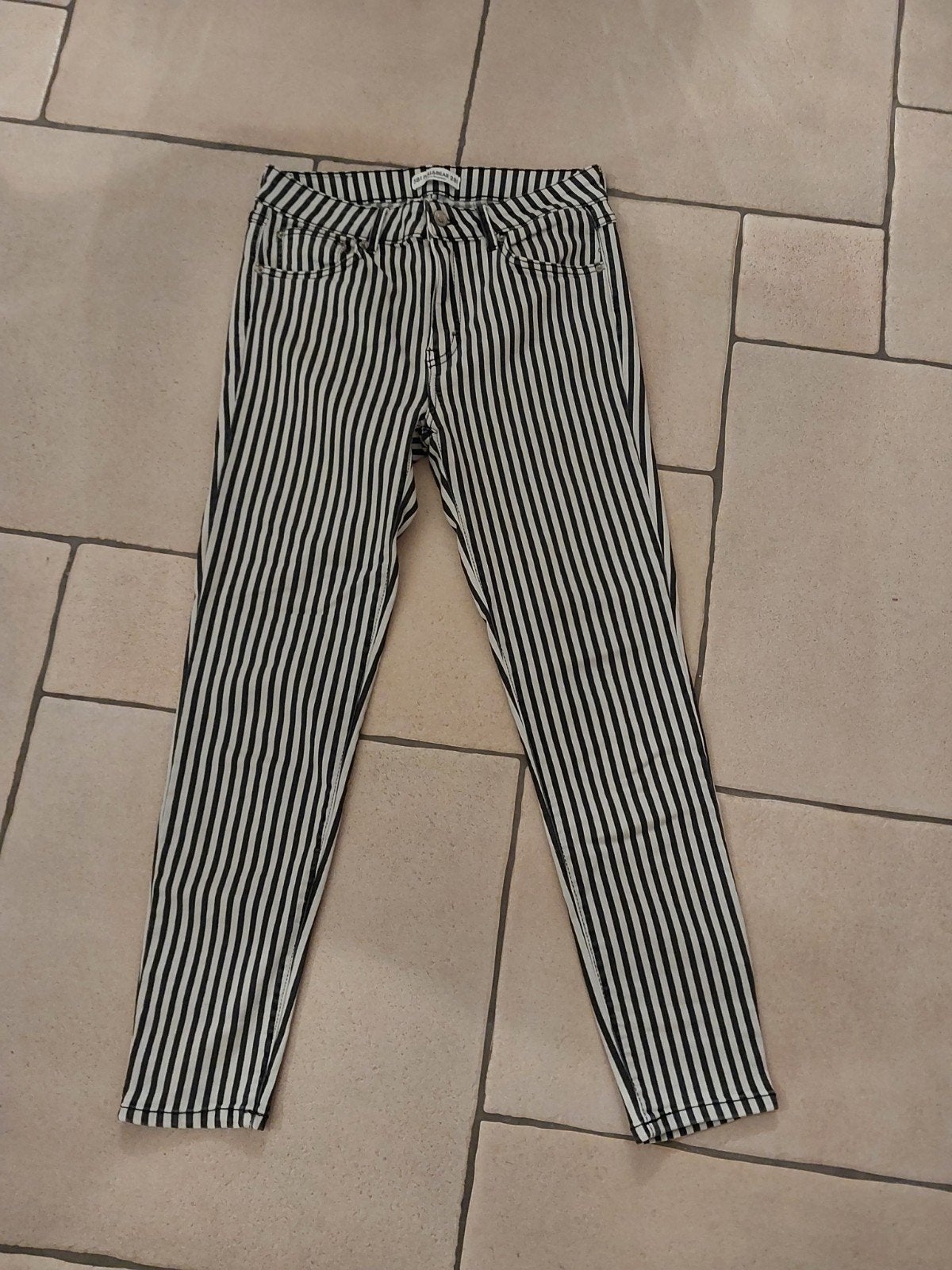 Gestreepte broek, pull en bear, Maat 38/40 (M), Zwart, Ophalen of Verzenden, Lang