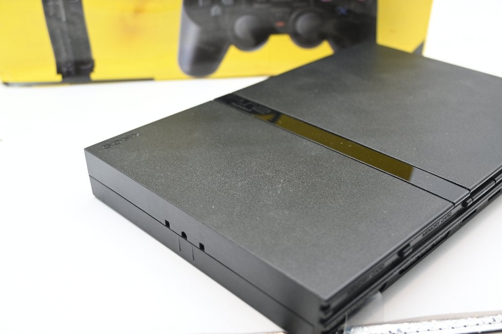 Playstation 2 Slim Boxed + 2 Controllers, Gebruikt, Sony Interactive Entertainment Europe Ltd, 10 Great Marlborough Street, London, W1F 7LP, UK