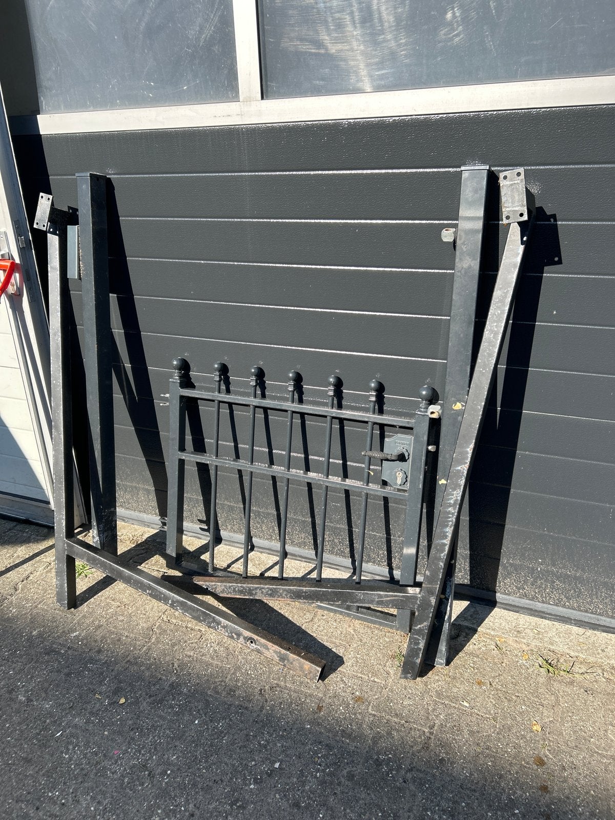 Zwart ijzeren sier poort met extra palen, Tuin en Terras, Met poort, Gebruikt, Ophalen of Verzenden, Sierhekwerk