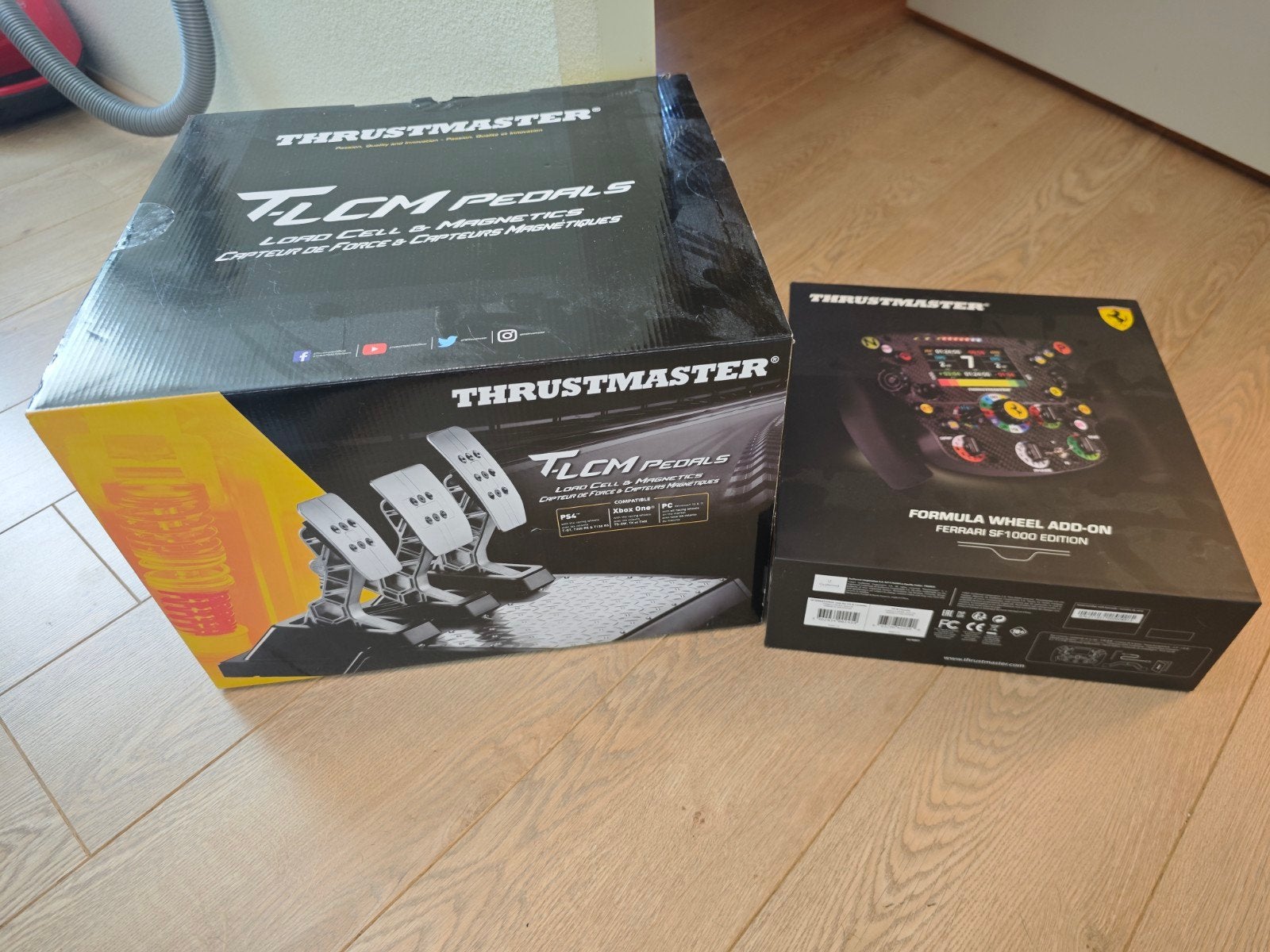 Thrustmaster T-lcm pedals + Ferrari SF1000 stuur., Ophalen, Zo goed als nieuw, Thrustmaster