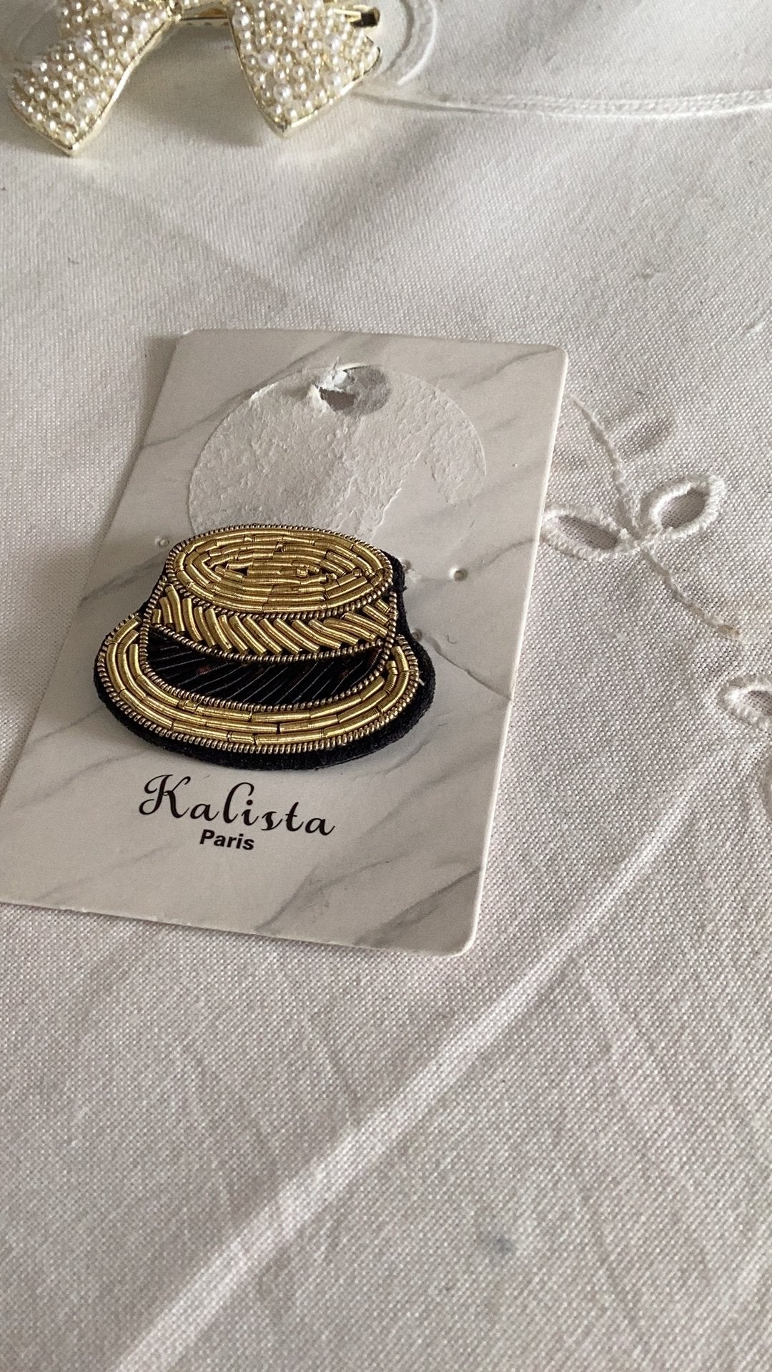 Broches hoedje, Verzenden, Zo goed als nieuw, Overige kleuren, Overige materialen