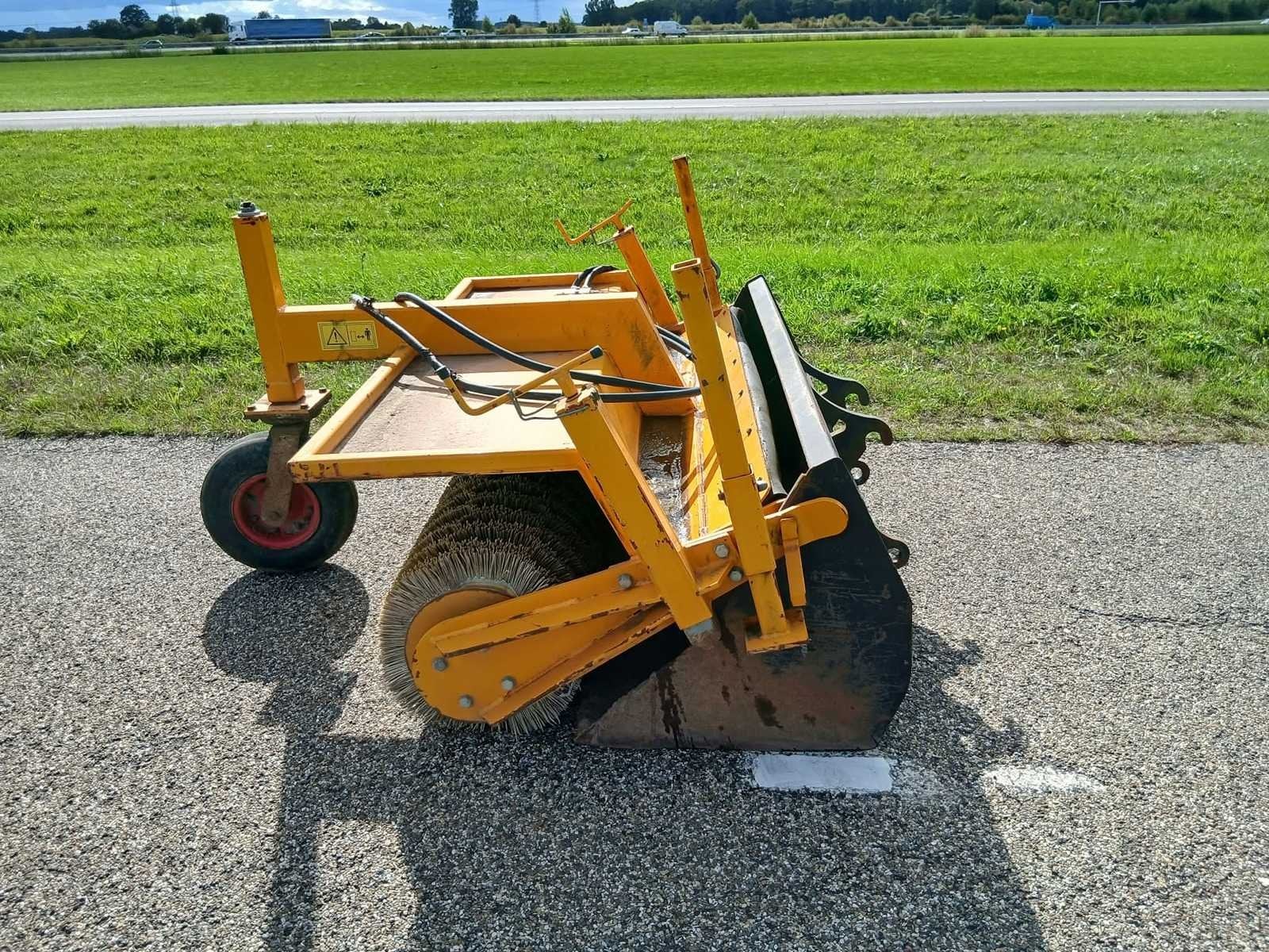 2014 AP AB 1750-2 Veegmachine, Zakelijke goederen