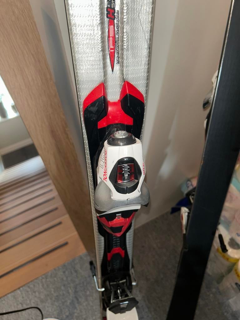 Rossignol Ski's met bindingen, 2 paar stokken, skischoenen, Sport en Fitness, Ophalen, 140 tot 160 cm, Gebruikt, Rossignol