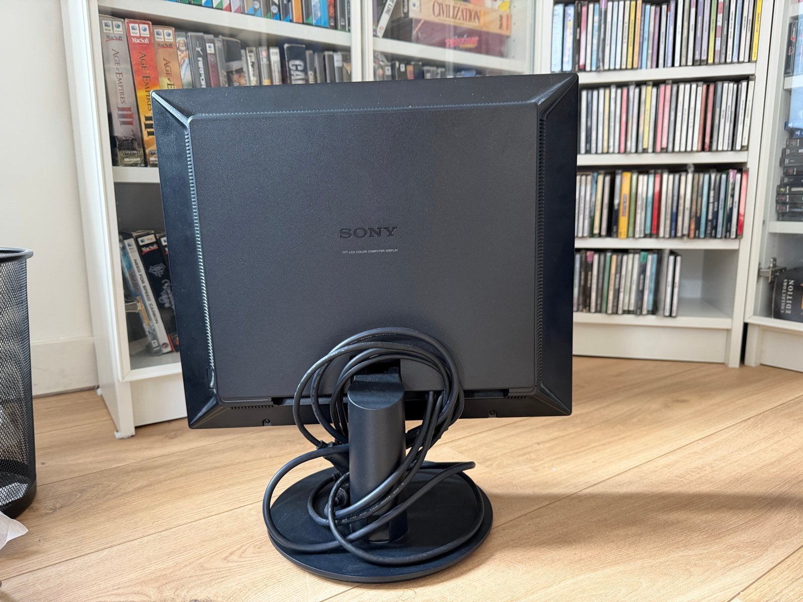 Sony SDM-S94 (DVI en VGA) ideaal voor retro games, Gebruikt, Kantelbaar, Ophalen of Verzenden, Overige typen