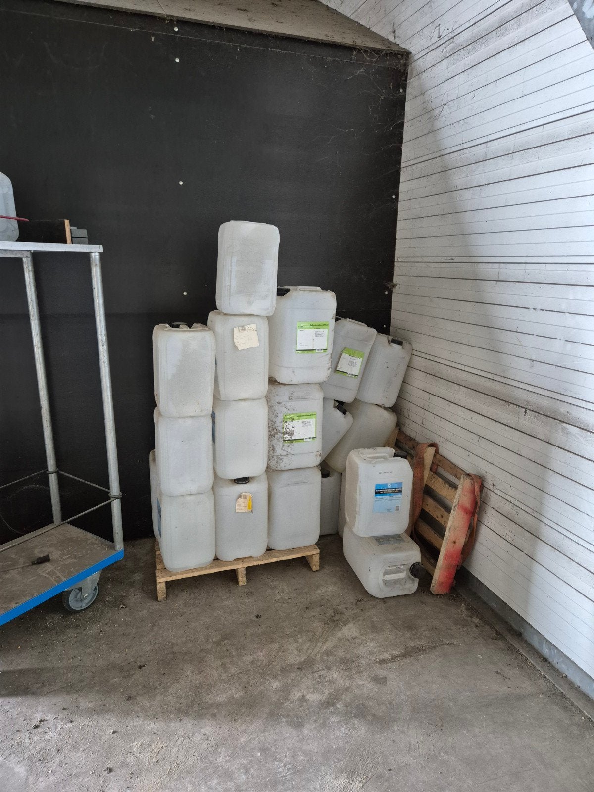 25 liter jerrycan. Heeft gedemineraliseerd water in gezeten, Ophalen of Verzenden, Overige materialen, Minder dan 4 cm, 15 m² of meer