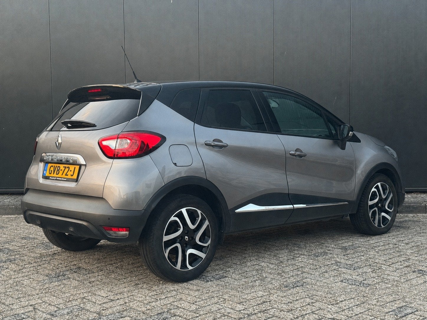 Renault CAPTUR 1.2 TCe Expression | AUTOMAAT | Camera | Stoe, Euro 5, Stof, Zwart, 4 cilinders
