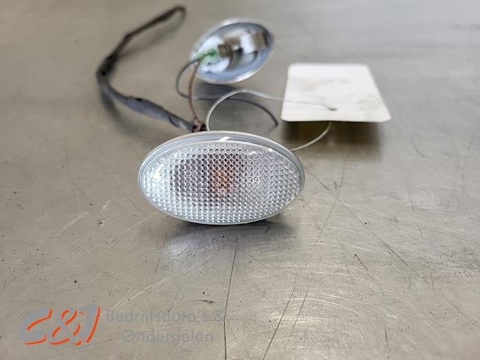 Knipperlicht Scherm links-voor van een Mercedes Vito, Gebruikt, -, Ophalen of Verzenden, -