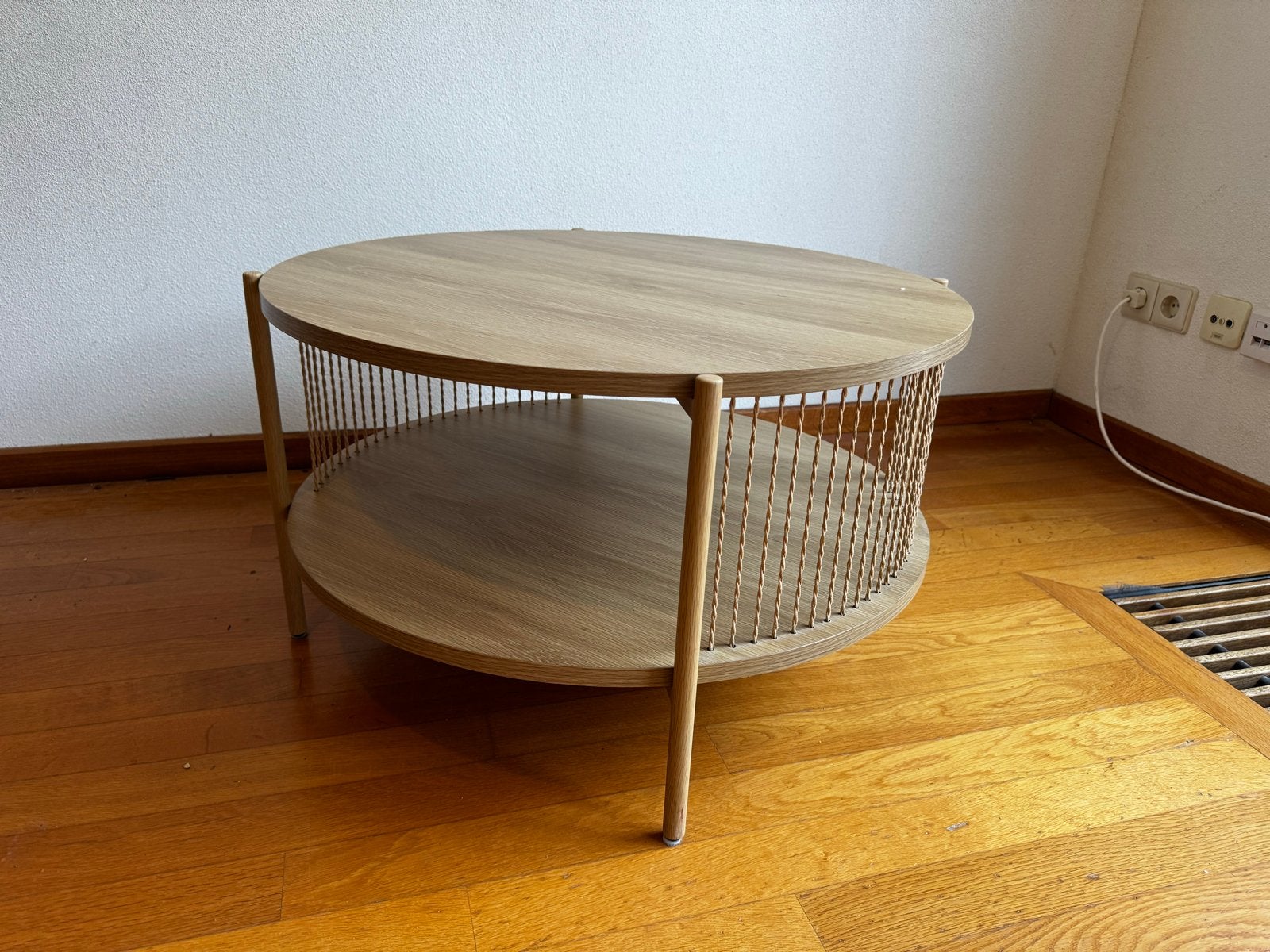 Jysk SNESLEV - Ronde salontafel 70cm - Naturel eiken kleur, Huis en Inrichting, Scandinavisch / Japandi stijl, Eikenhout, 50 tot 100 cm