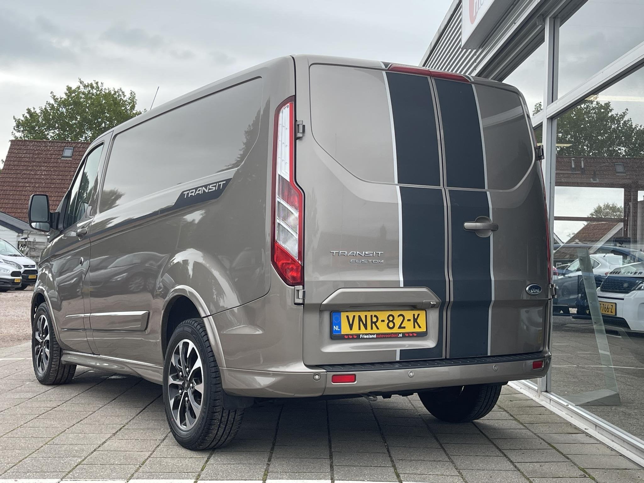 Ford Transit Custom 320 2.0 TDCI L1H1 Sport /Automaat/Stoelv, Euro 6, 4 cilinders, Met garantie (alle), Leder en Stof