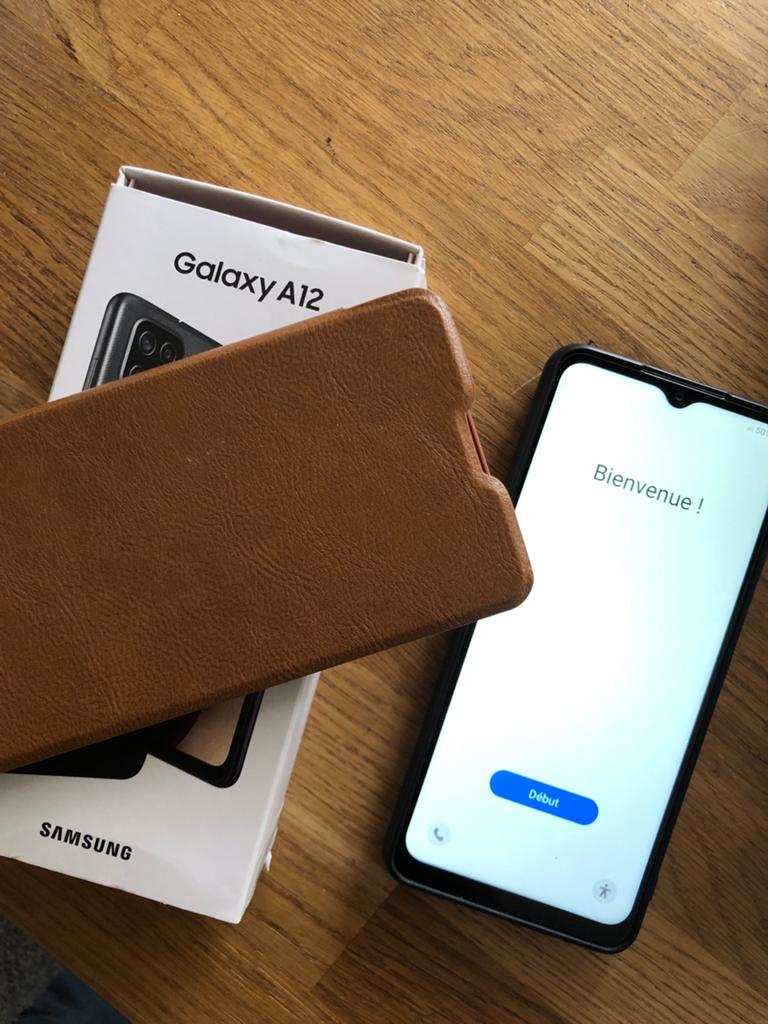 Samsung Galaxy A12 met twee goede hoesjes, Telecommunicatie, Mobiele telefoons | Samsung, Overige modellen, Zwart, Ophalen of Verzenden