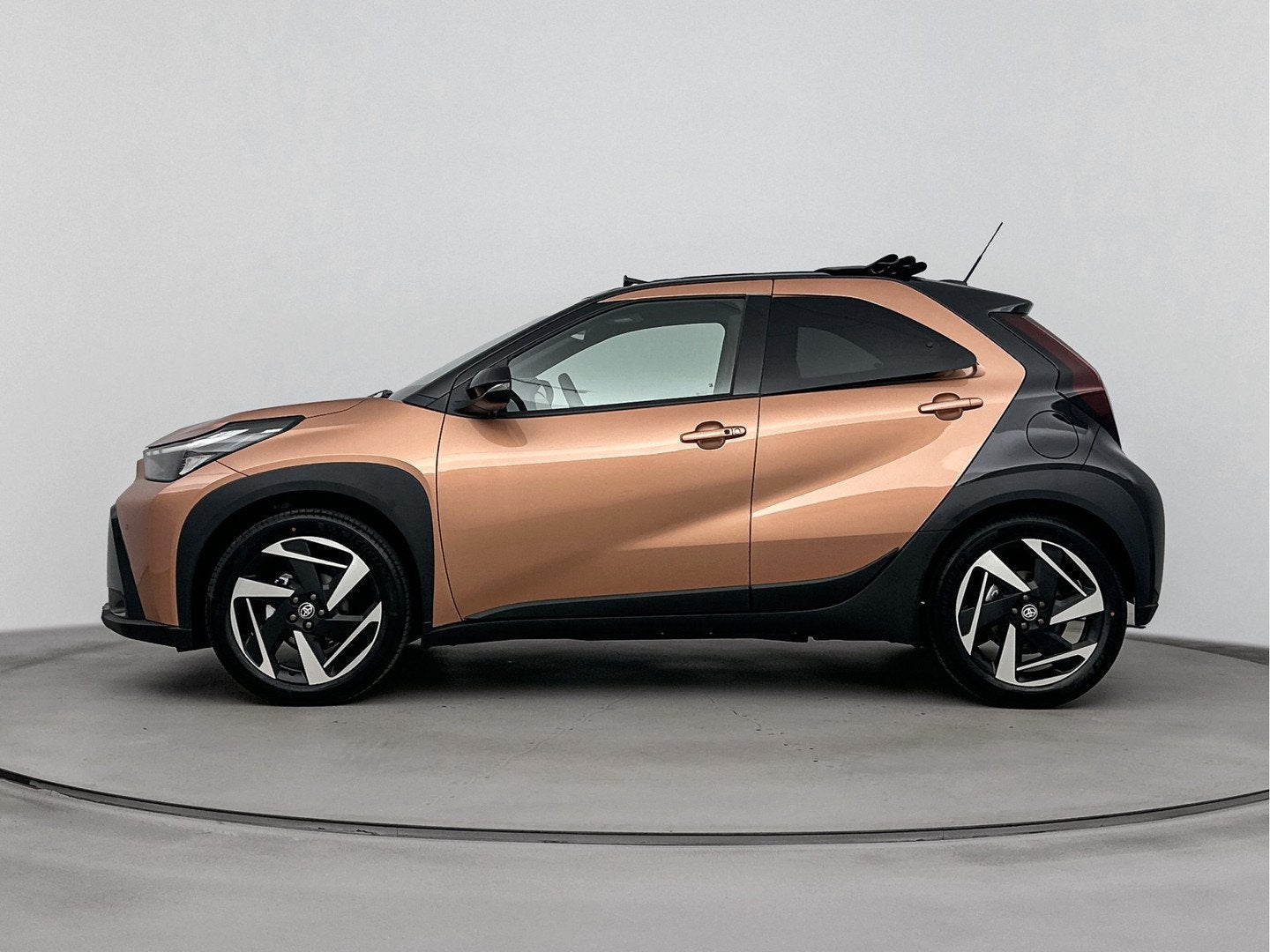 Toyota Aygo X Hybrid 115 envy (bj 2026, automaat), 12 maanden, Overige kleuren, 4 stoelen, 1490 cc